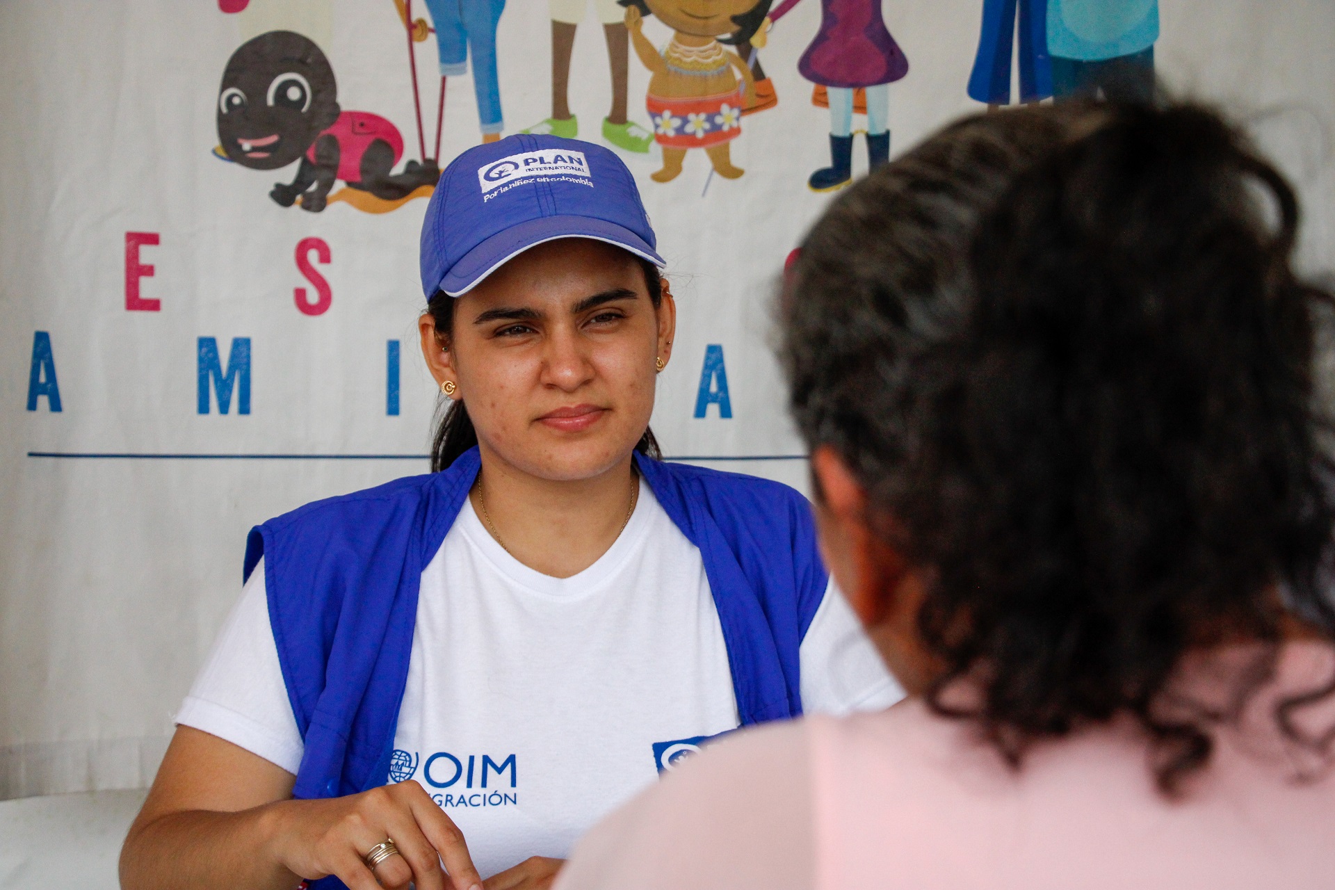 María* acude cada día en compañía de sus tres nietos. Ella, colombiana retornada, expresa que este lugar le ha permitido a su familia fortalecer los entornos de protección y las redes de apoyo.