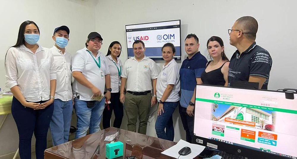 Grupo de funcionarios de la salud y OIM en la inauguracion de la sala de Telemedicina en Antioquia